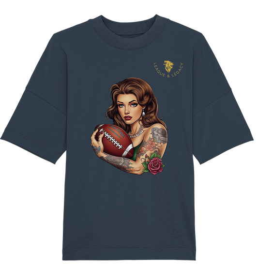 Tattooed woman with football oversized shirt - Organic Oversize Shirt